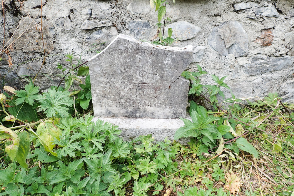 La pierre tombale de Félicie Marin prise en photo le 22 aout 2021.