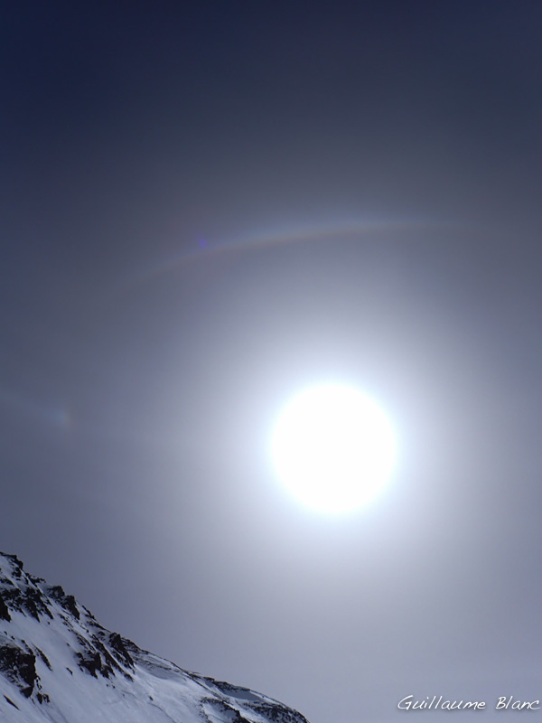 L’arc de Parry ?? On devine la parhélie à gauche du soleil, et le
cercle parhélique.