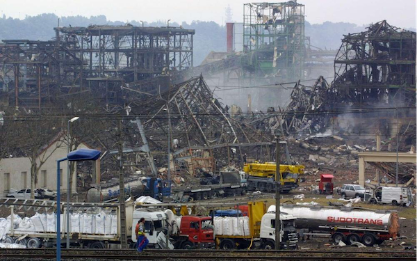 Vue de l’usine AZF à Toulouse, après l’explosion qui a ravagé le site, le 21 septembre 2001.
Source : Sud Ouest